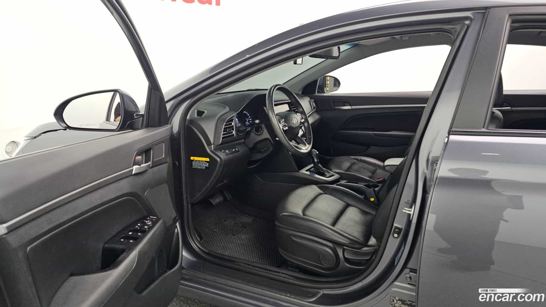 AVANTE Hyundai 2019.0-INNER-010