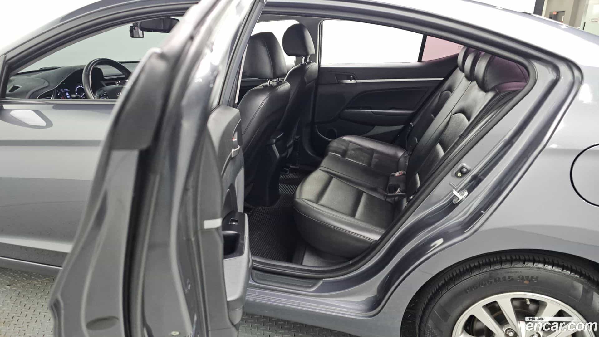 AVANTE Hyundai 2019.0-OPTION-017