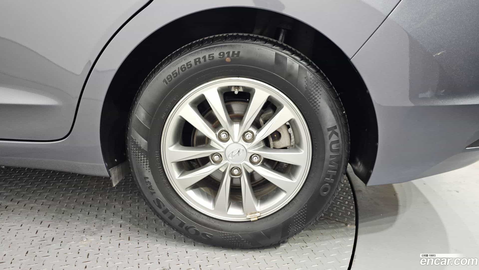AVANTE Hyundai 2019.0-OUTER-031