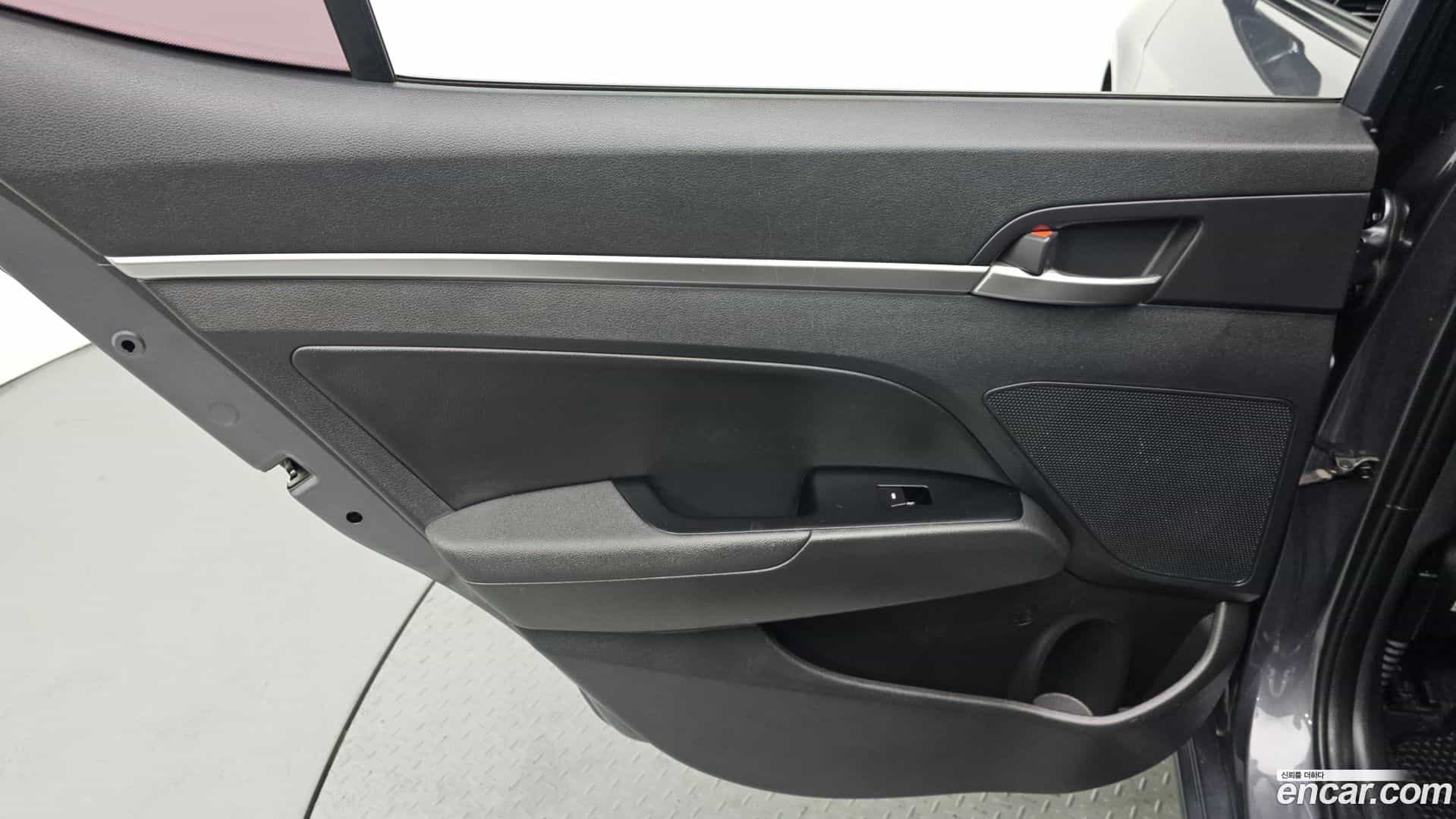 AVANTE Hyundai 2019.0-INNER-035
