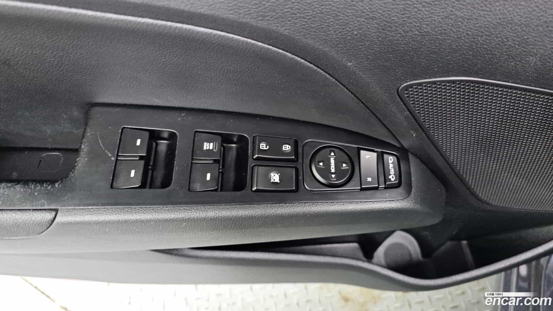AVANTE Hyundai 2019.0-OPTION-041