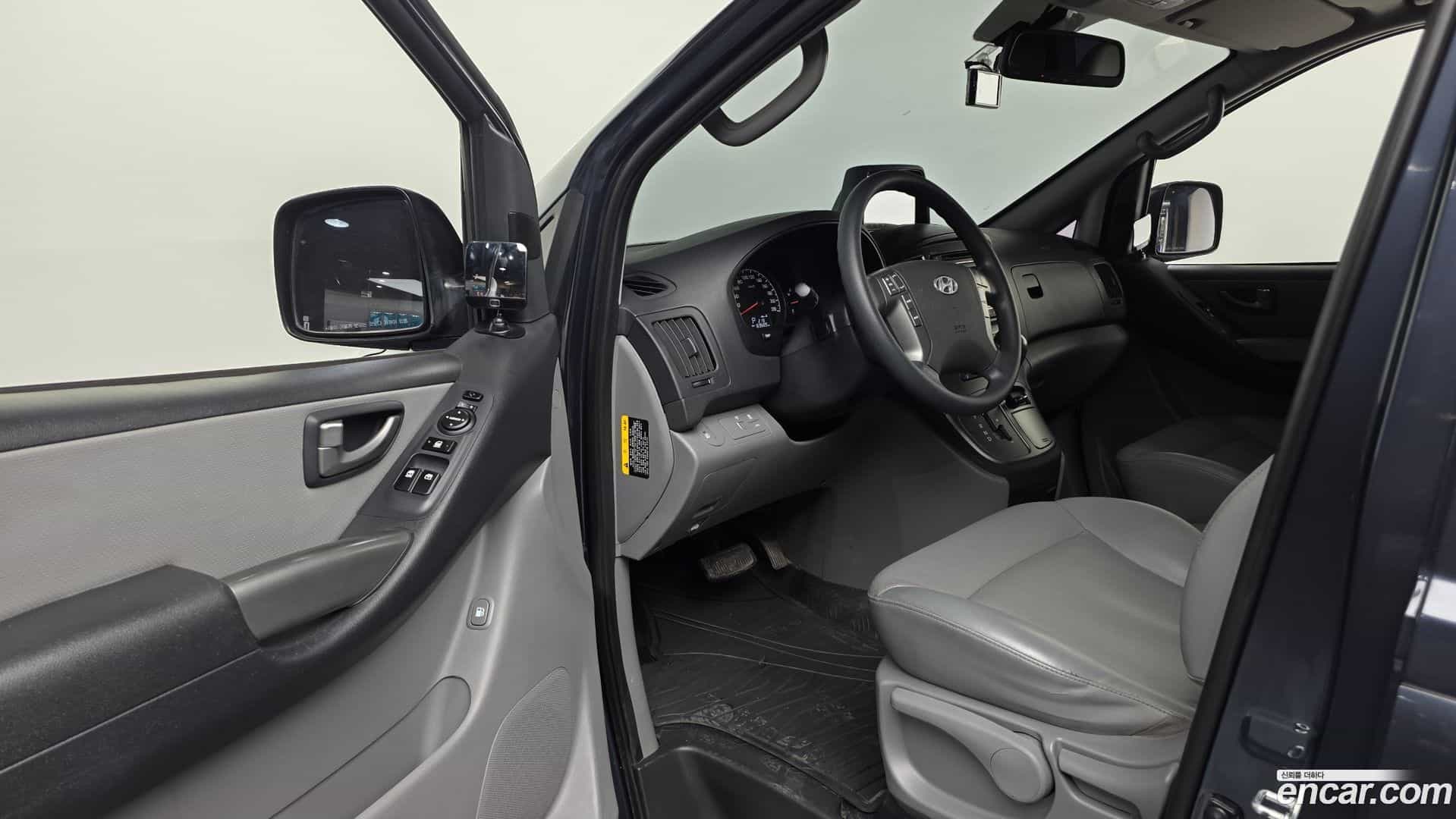Starex Hyundai 2016.2-INNER-010