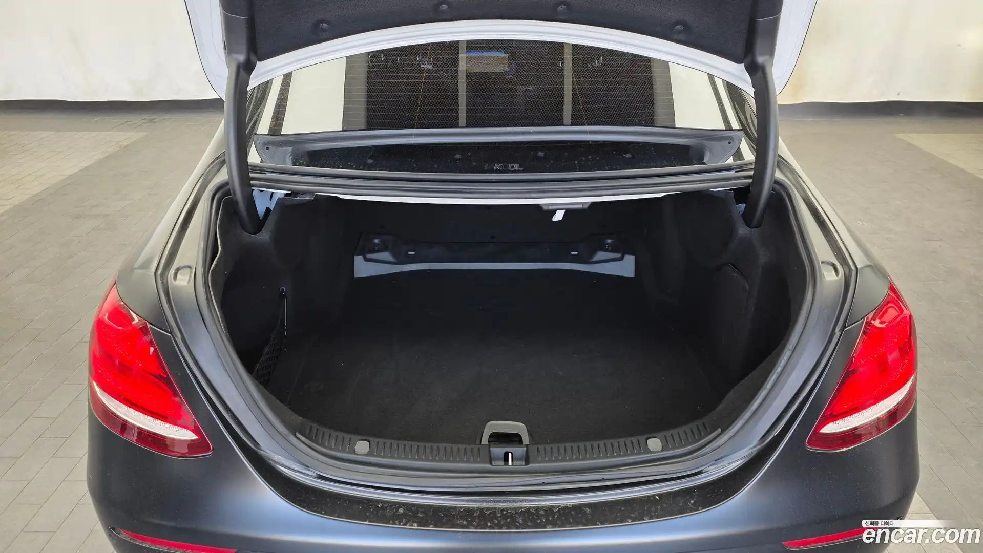 E-Class Mercedes-Benz 2016.11-OPTION-024