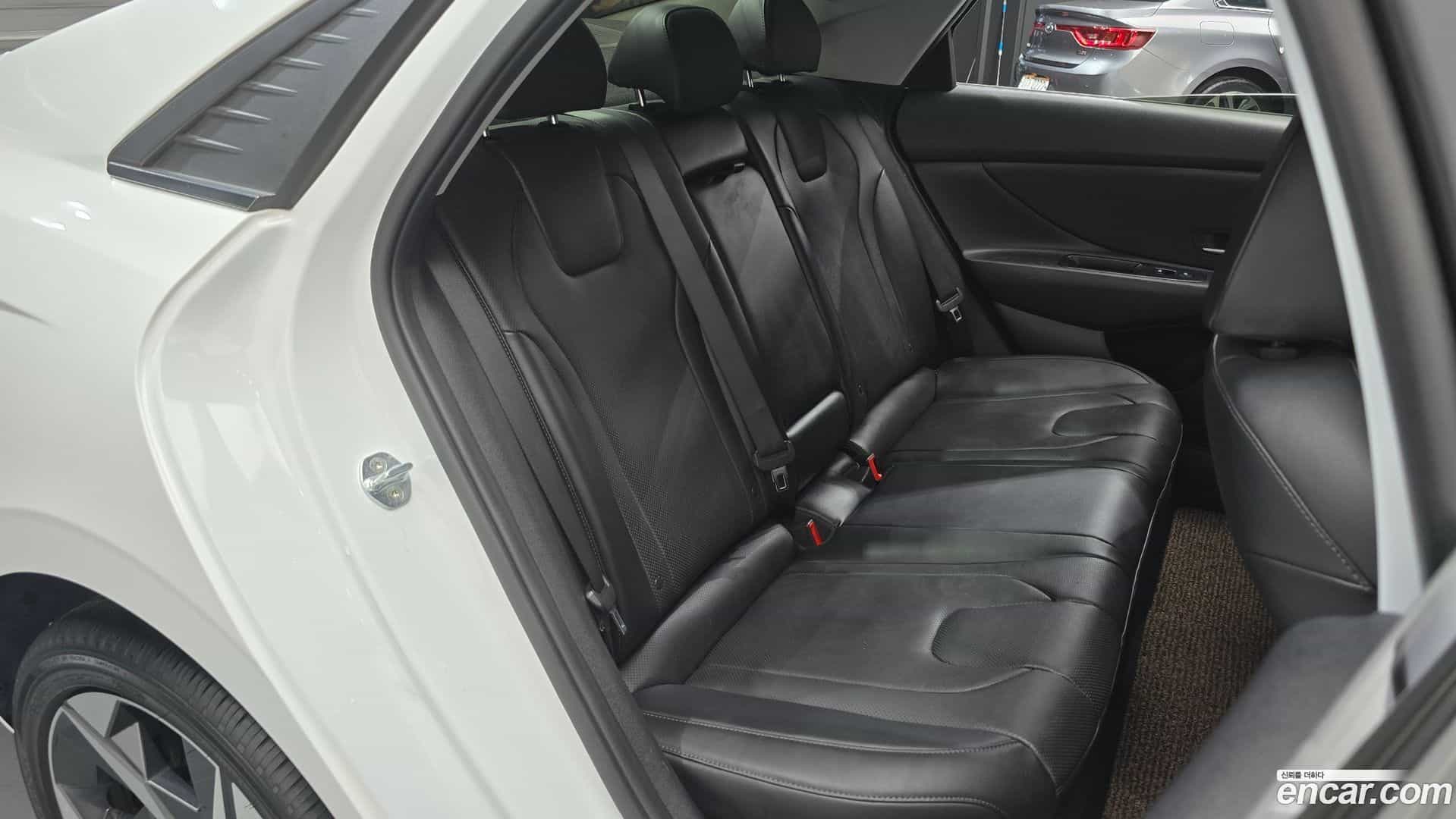 AVANTE Hyundai 2021.7-OPTION-016