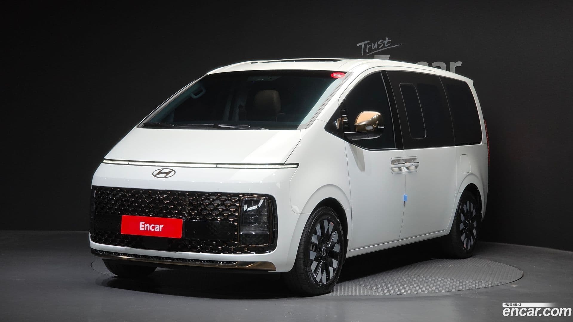 Main__Slider__Photo:Staria Hyundai 2025.1-0
