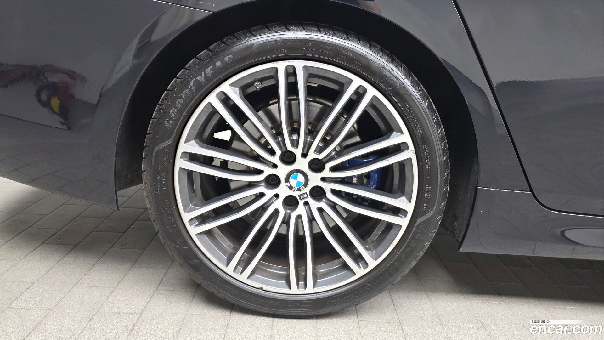 Main__Slider__Photo:5-Series BMW 2019.2-4