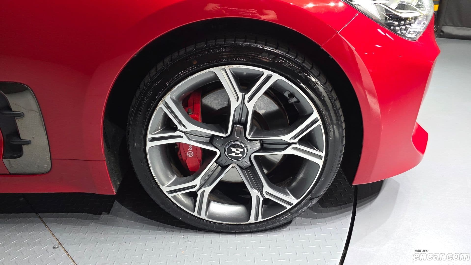 Main__Slider__Photo:Stinger Kia 2018.0-4