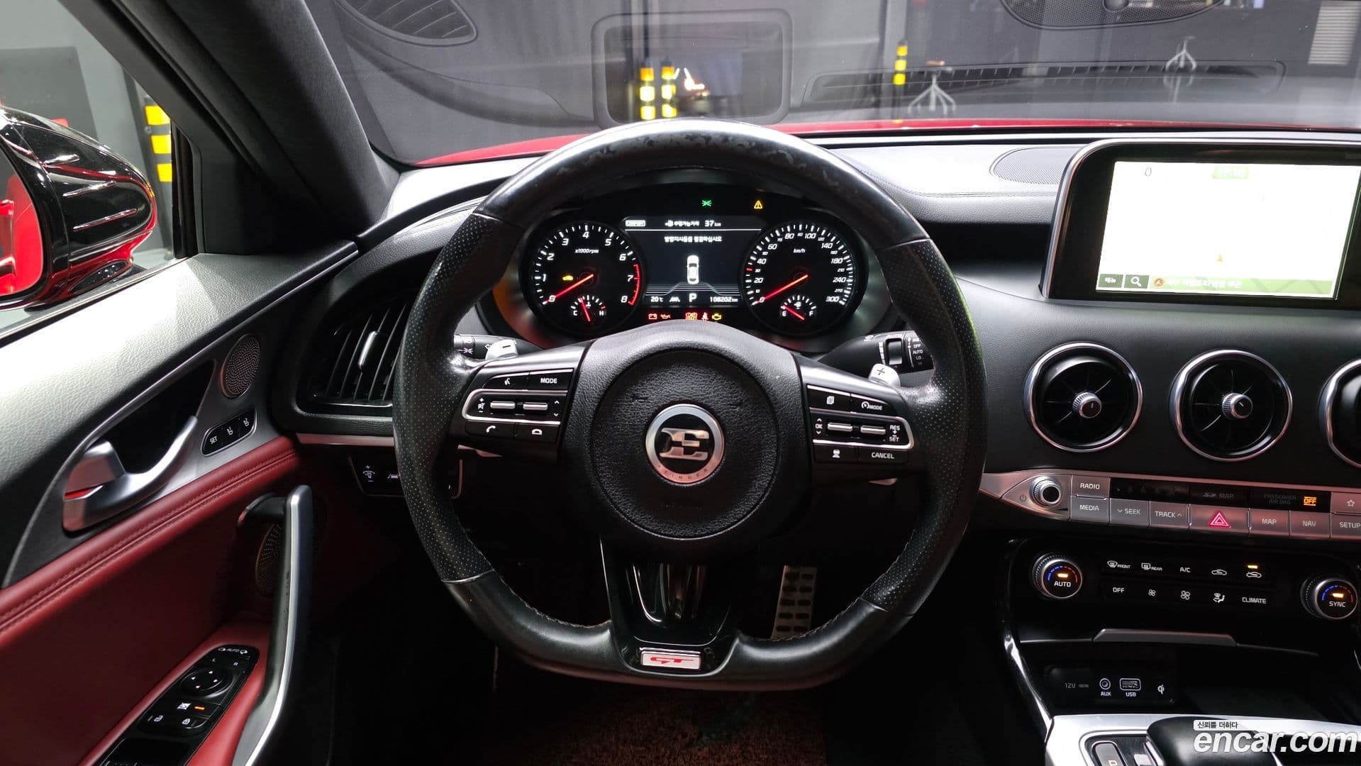 Main__Slider__Photo:Stinger Kia 2018.0-12