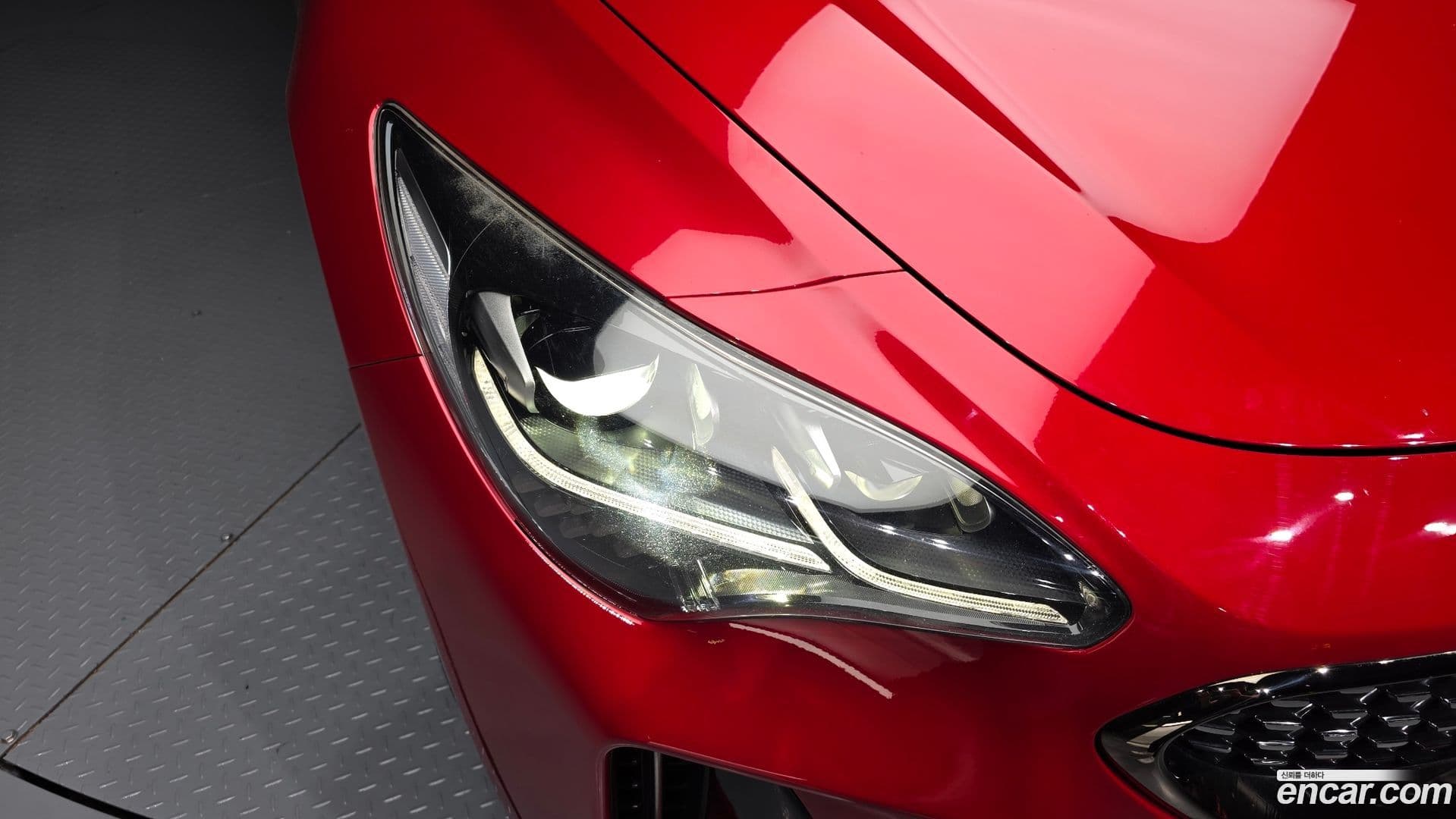 Main__Slider__Photo:Stinger Kia 2018.0-21