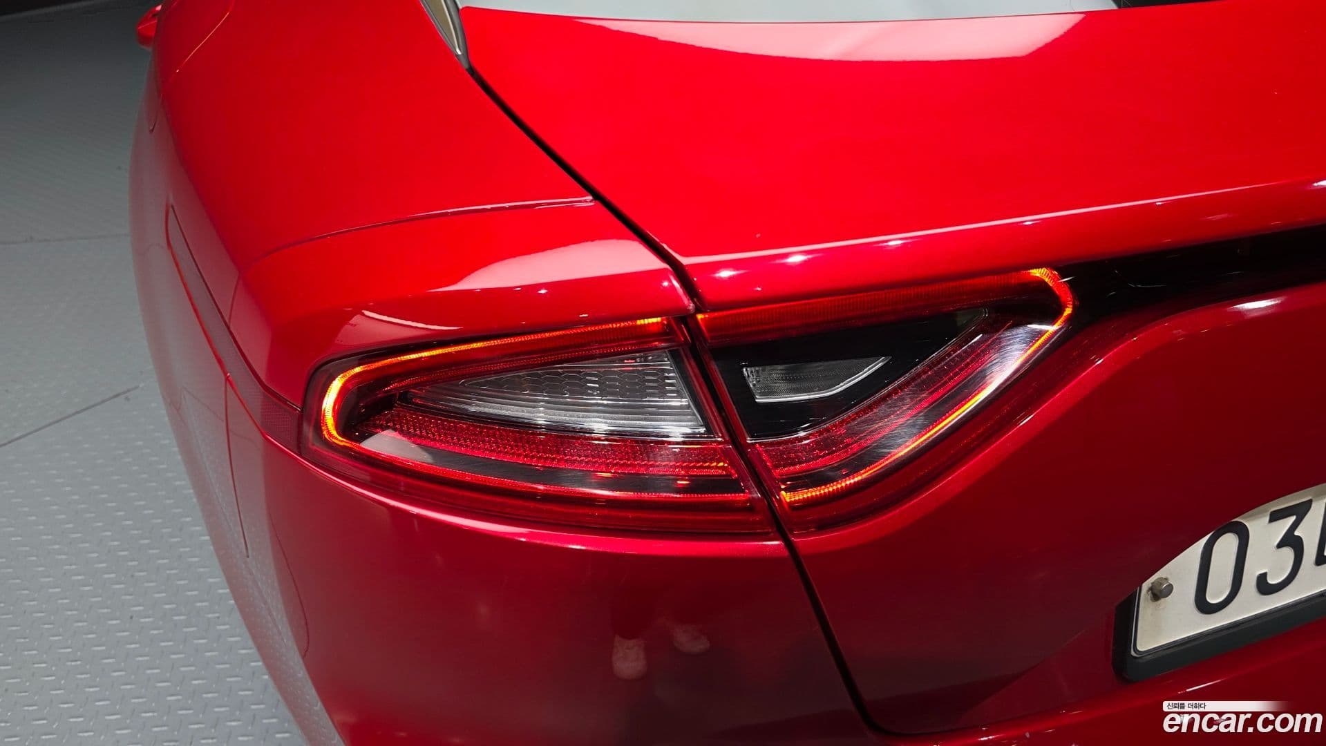 Main__Slider__Photo:Stinger Kia 2018.0-22