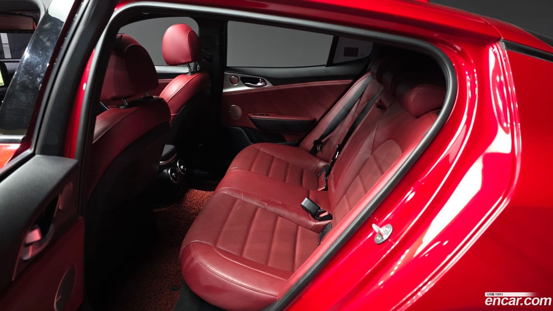 Main__Slider__Photo:Stinger Kia 2018.0-25