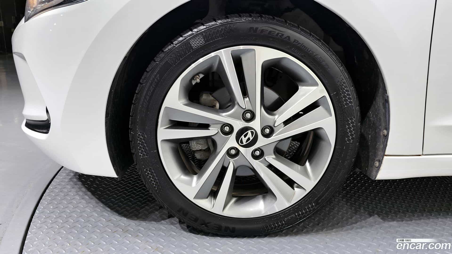AVANTE Hyundai 2018.6-OUTER-005
