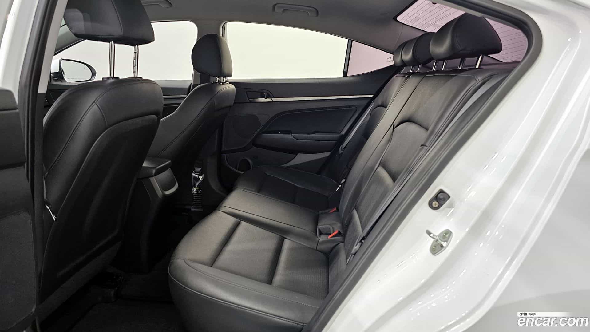 AVANTE Hyundai 2018.6-OPTION-017