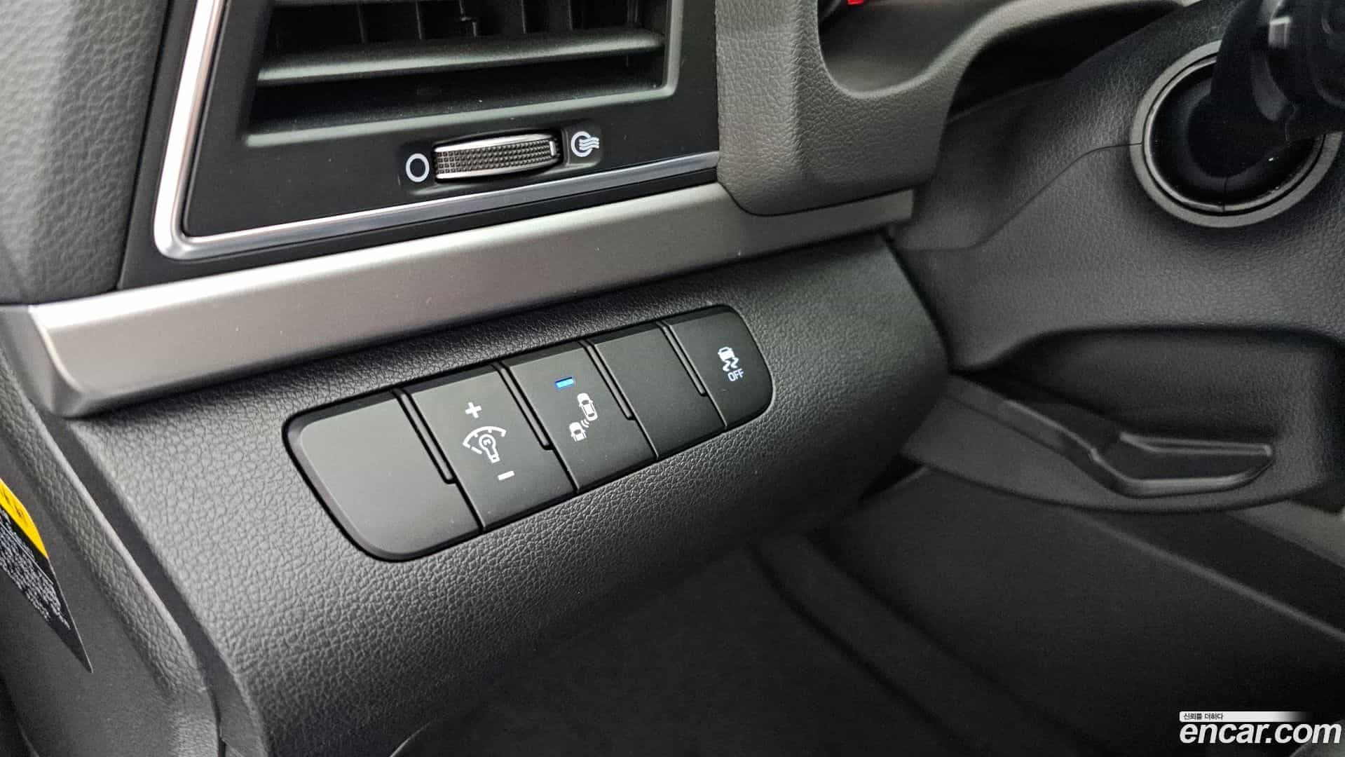 AVANTE Hyundai 2018.6-OPTION-021