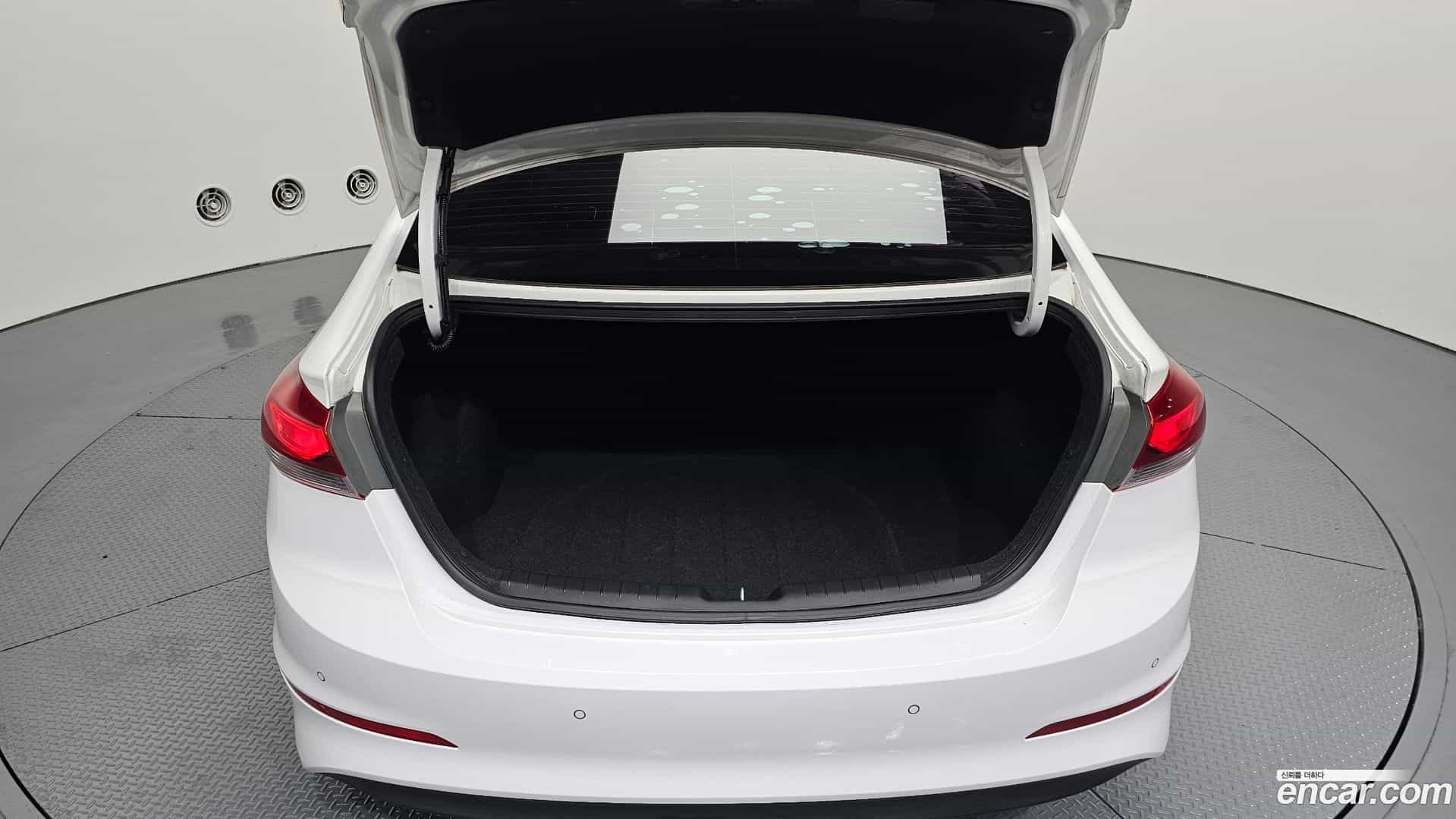 AVANTE Hyundai 2018.6-OPTION-024
