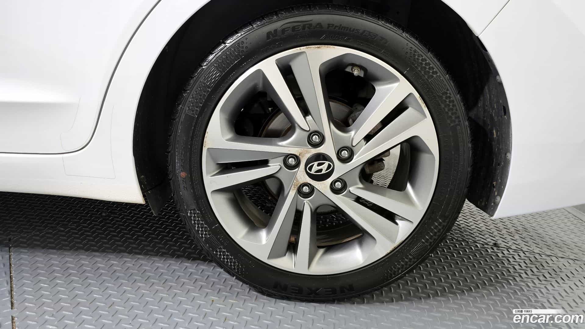 AVANTE Hyundai 2018.6-OUTER-031