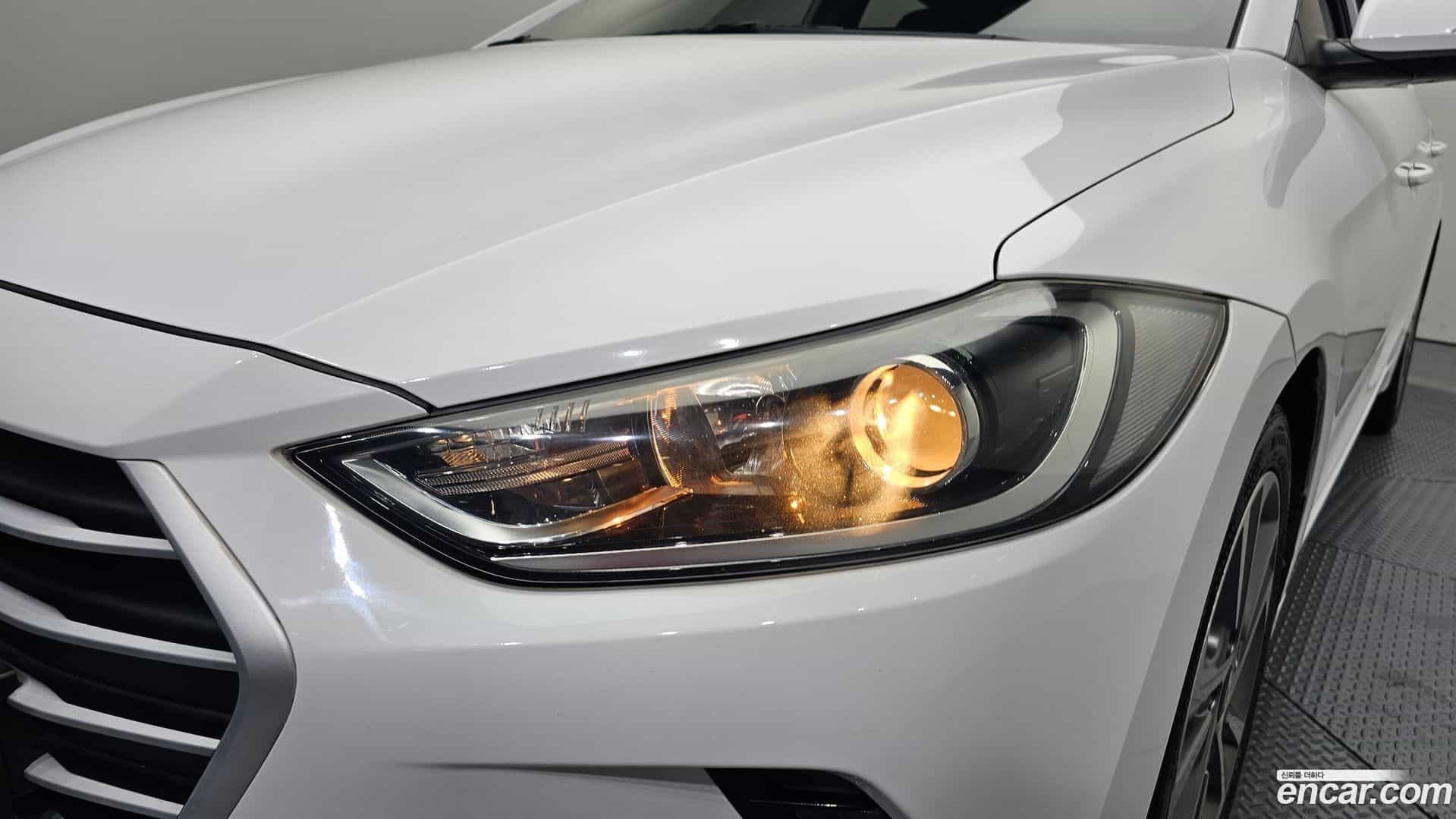 AVANTE Hyundai 2018.6-OUTER-032