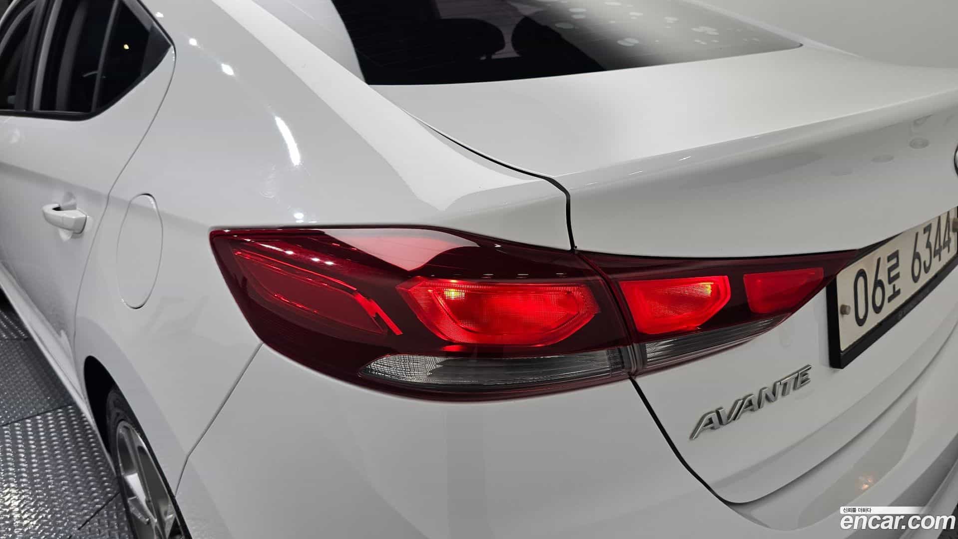 AVANTE Hyundai 2018.6-OUTER-033