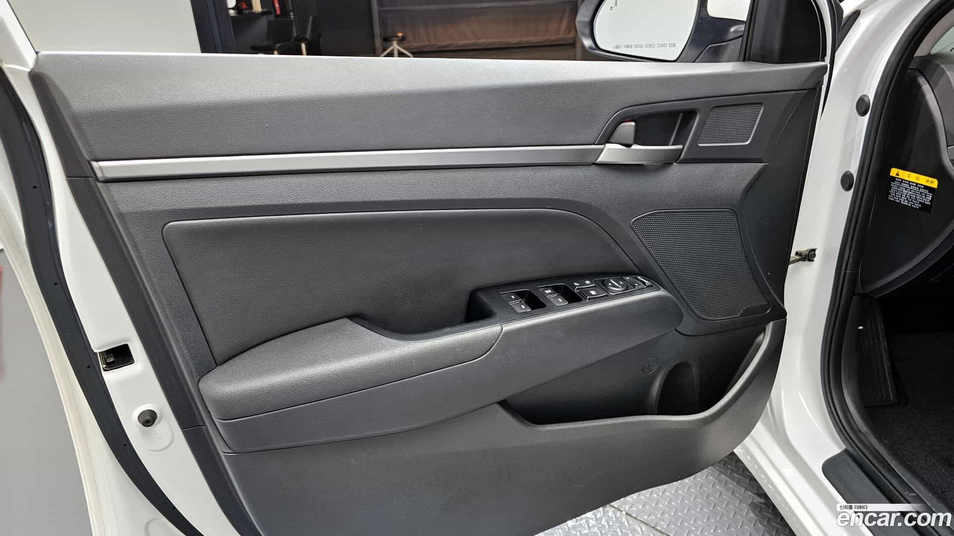 AVANTE Hyundai 2018.6-INNER-034