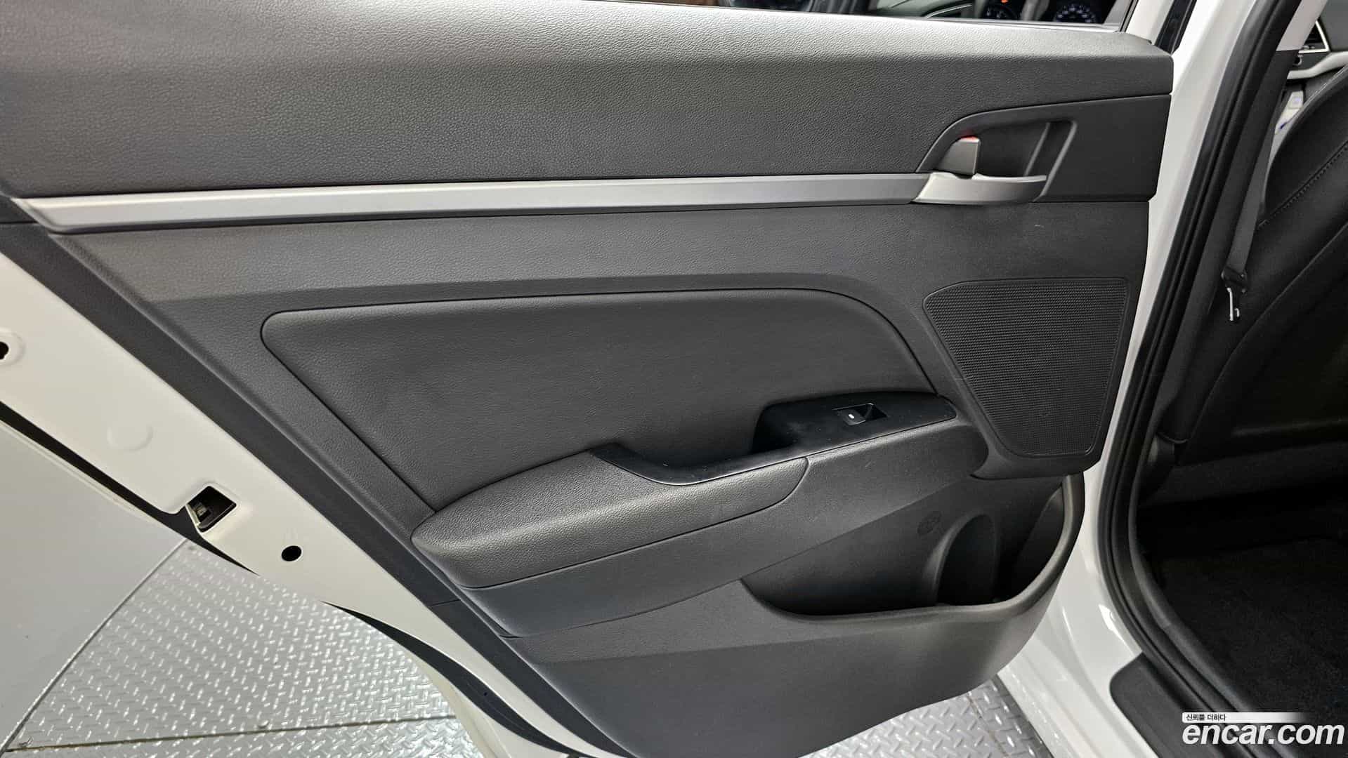 AVANTE Hyundai 2018.6-INNER-035
