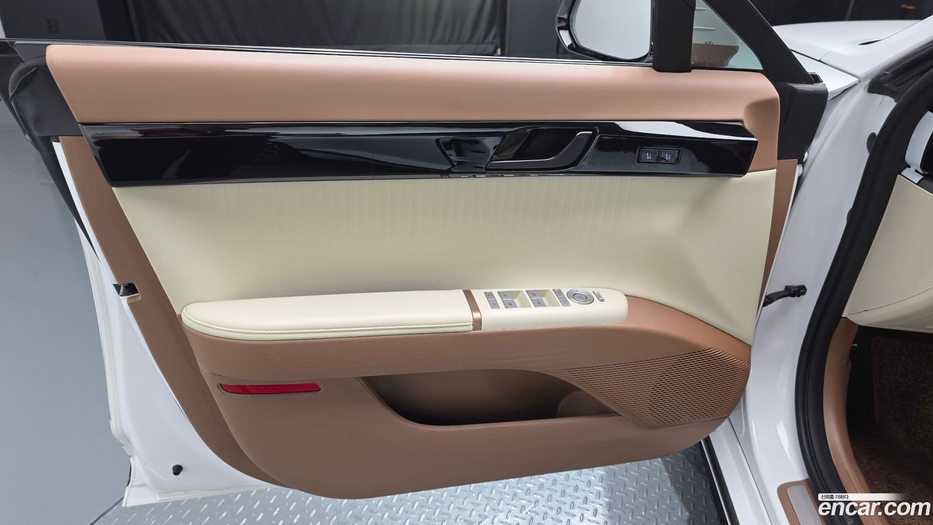 Main__Slider__Photo:Grandeur Hyundai 2023.10-23