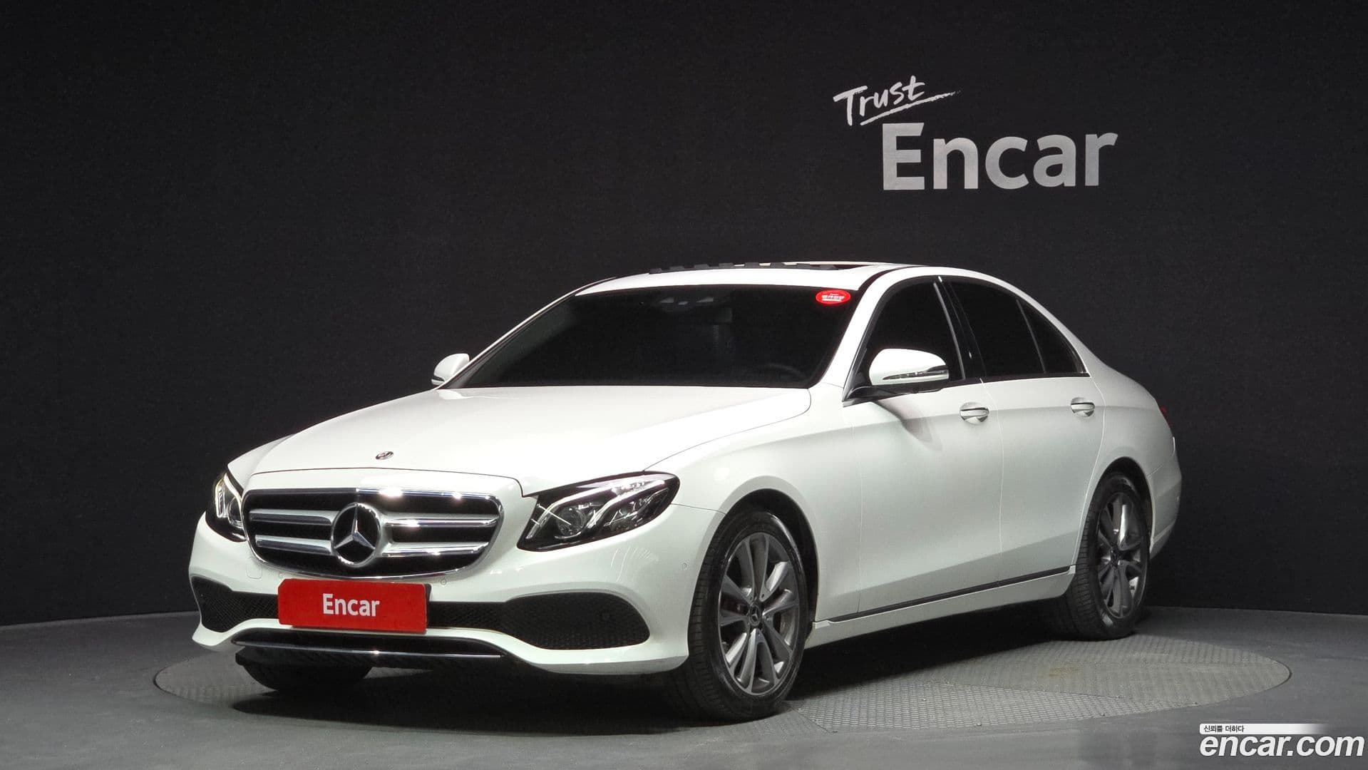 Main__Slider__Photo:E-Class Mercedes-Benz 2019.3-0