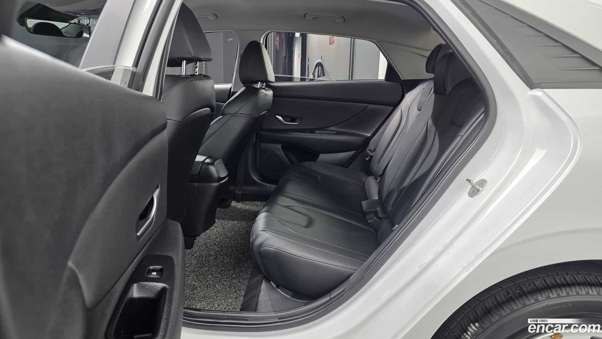 AVANTE Hyundai 2021.6-OPTION-016