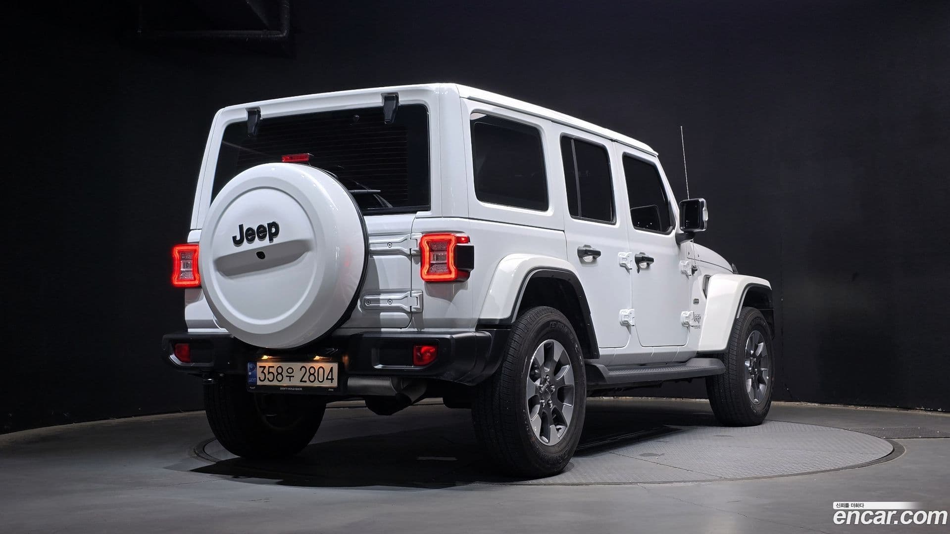 Main__Slider__Photo:Wrangler Jeep 2021.6-1