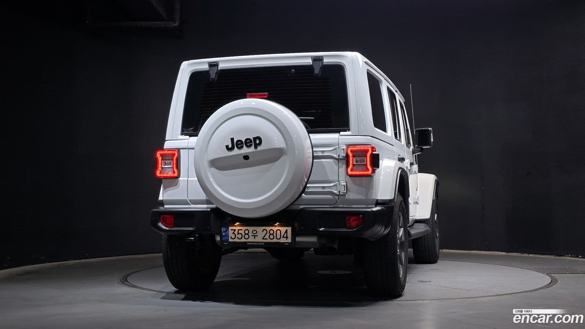 Main__Slider__Photo:Wrangler Jeep 2021.6-3