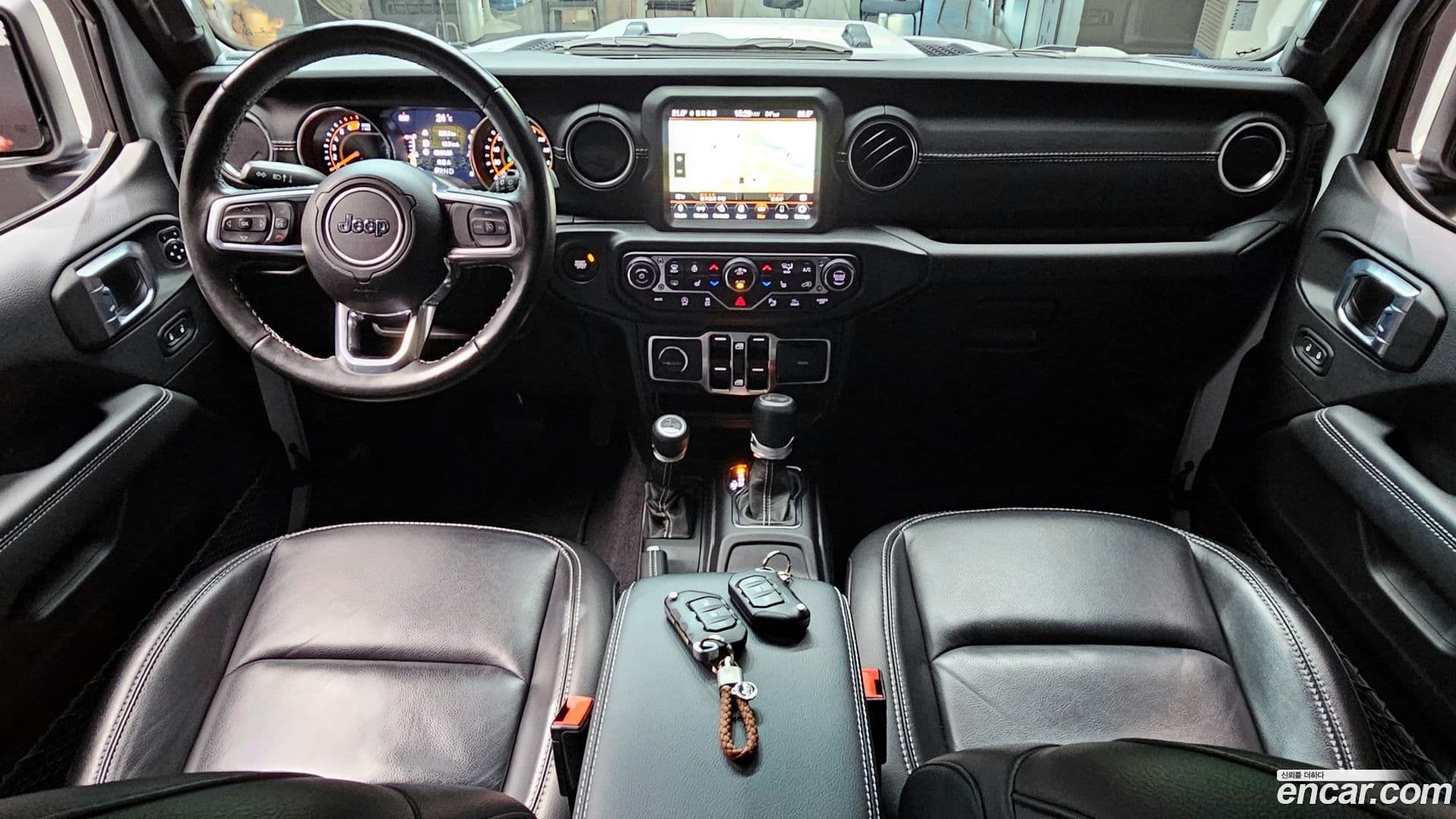 Main__Slider__Photo:Wrangler Jeep 2021.6-6