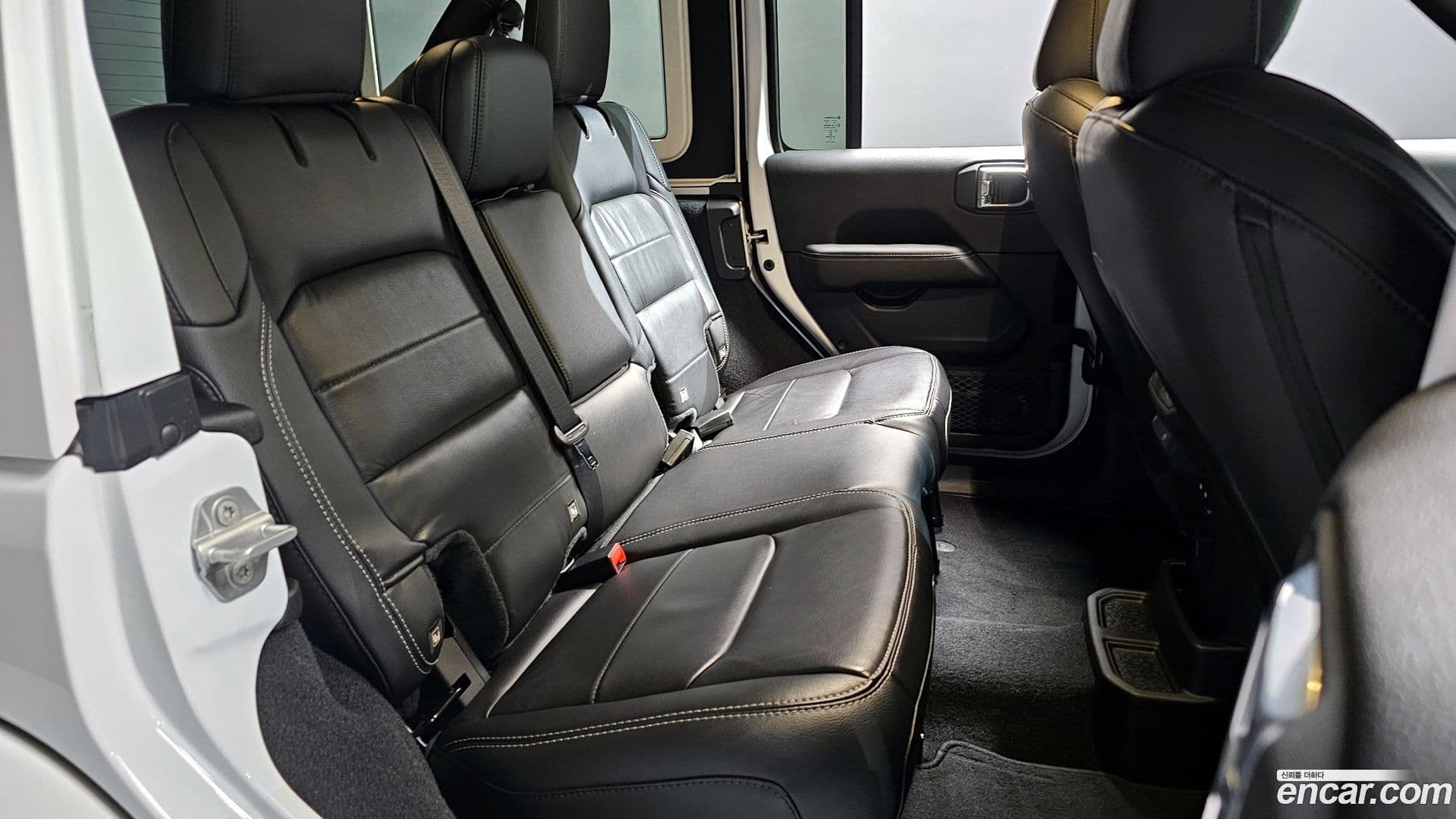 Main__Slider__Photo:Wrangler Jeep 2021.6-11