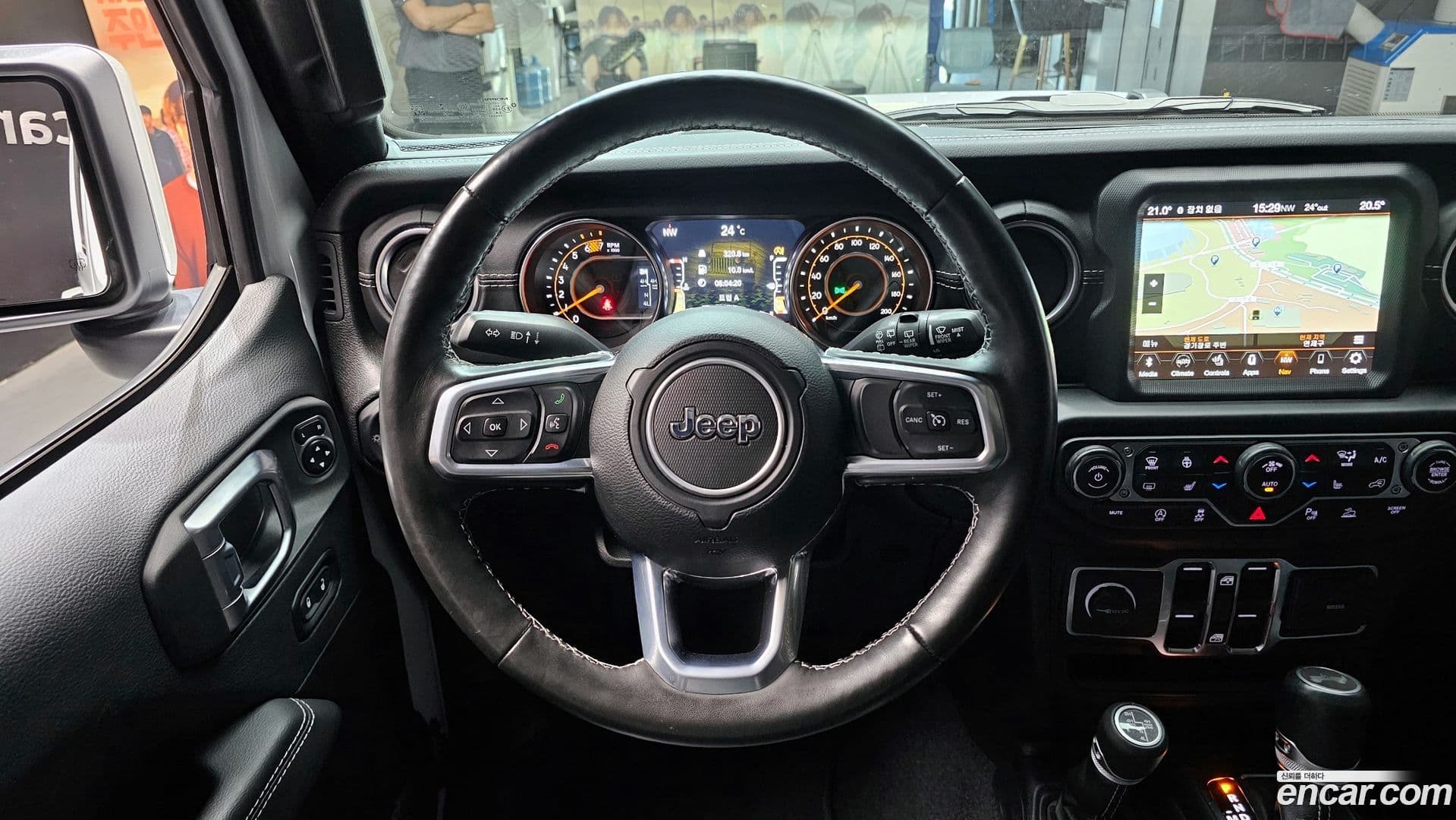 Main__Slider__Photo:Wrangler Jeep 2021.6-12