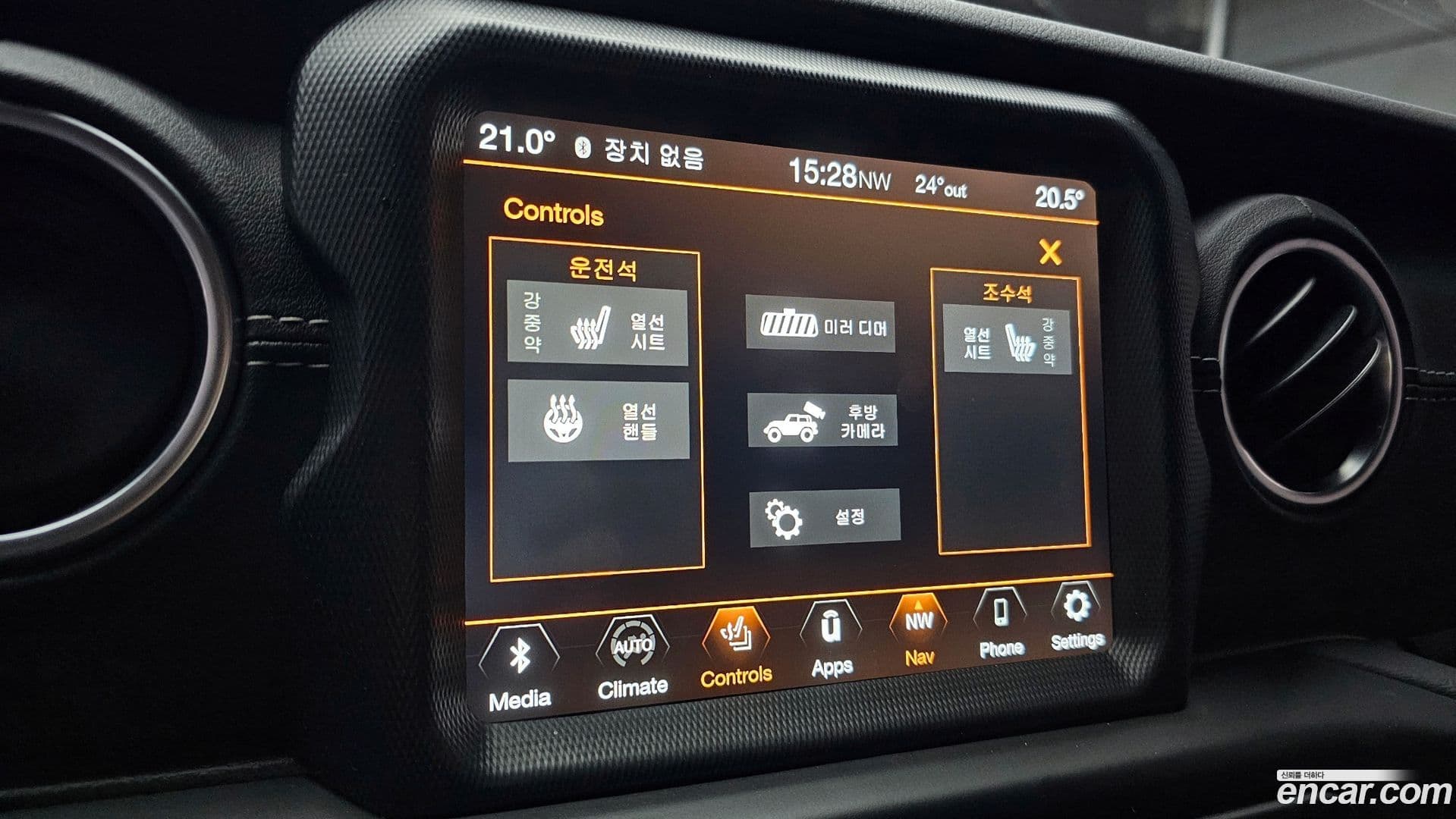Main__Slider__Photo:Wrangler Jeep 2021.6-14
