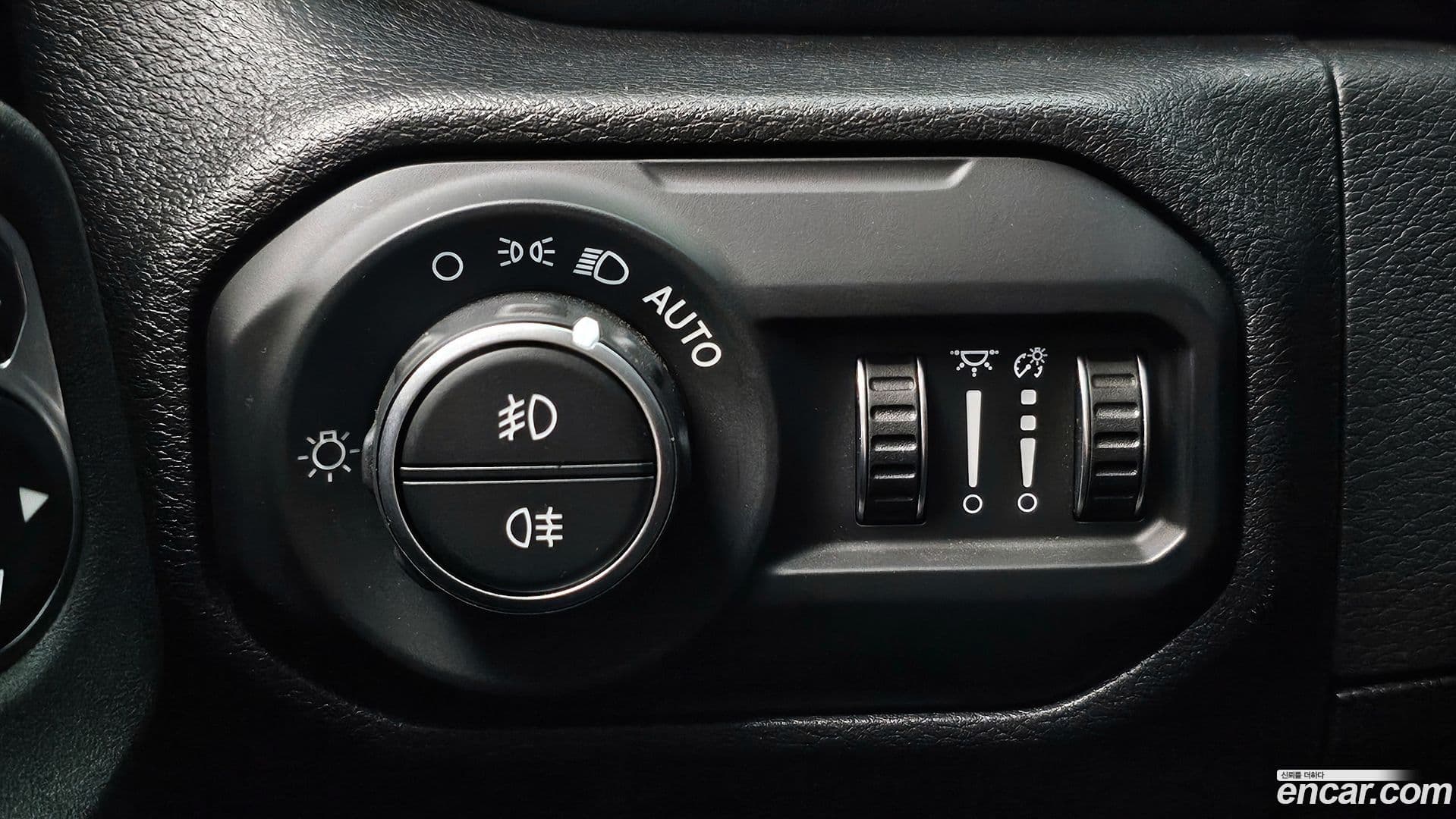 Main__Slider__Photo:Wrangler Jeep 2021.6-19