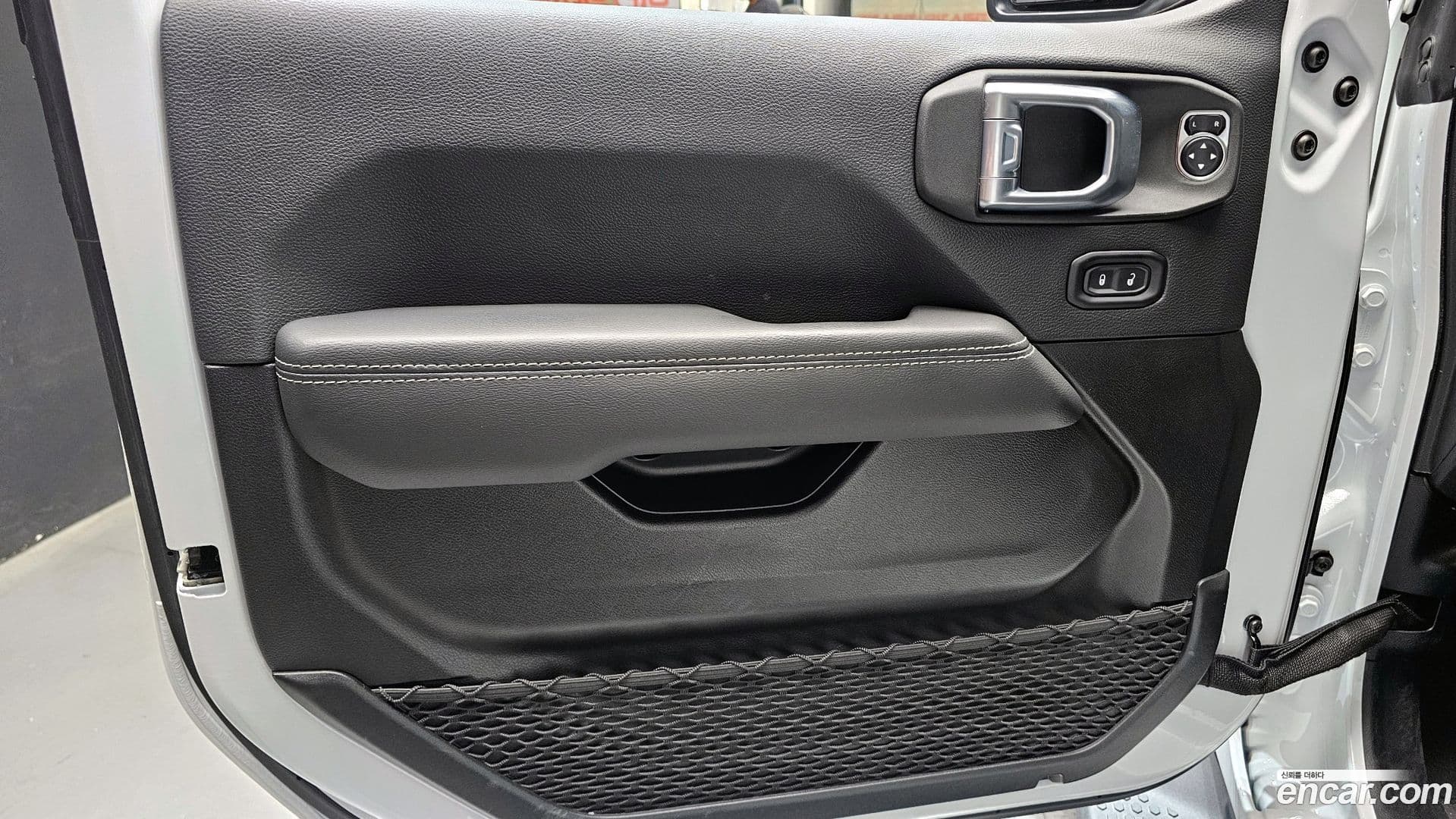 Main__Slider__Photo:Wrangler Jeep 2021.6-23