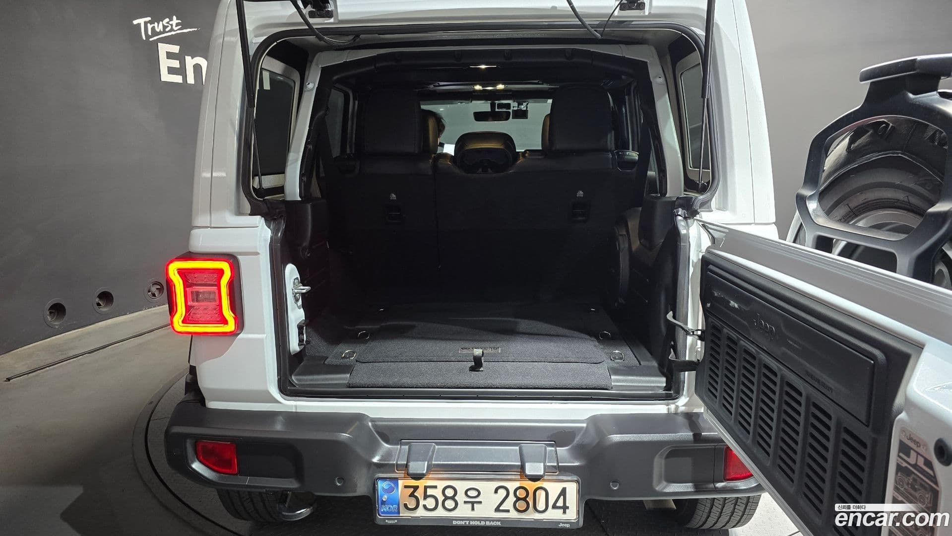 Main__Slider__Photo:Wrangler Jeep 2021.6-29