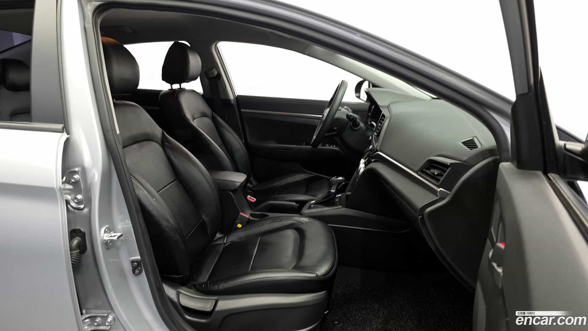 AVANTE Hyundai 2020.2-INNER-036