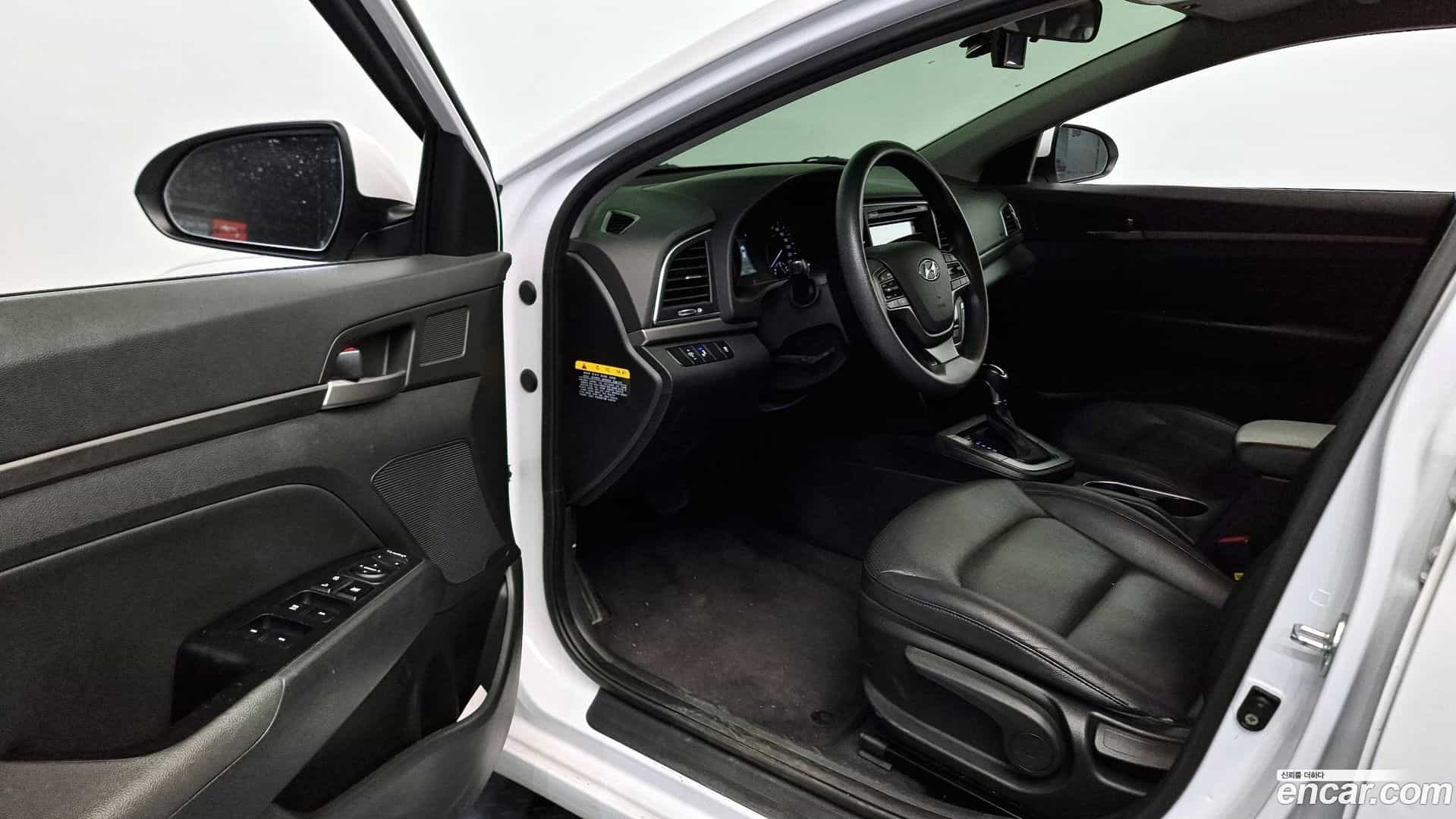 AVANTE Hyundai 2017.8-INNER-010