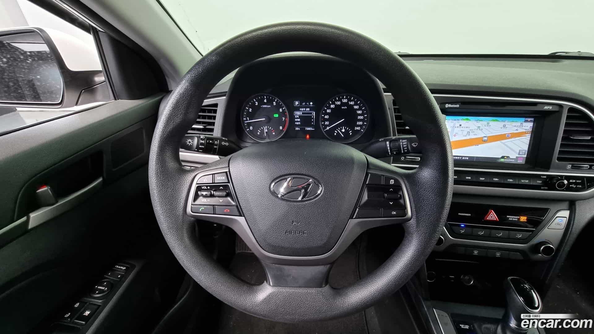 AVANTE Hyundai 2017.8-OPTION-018