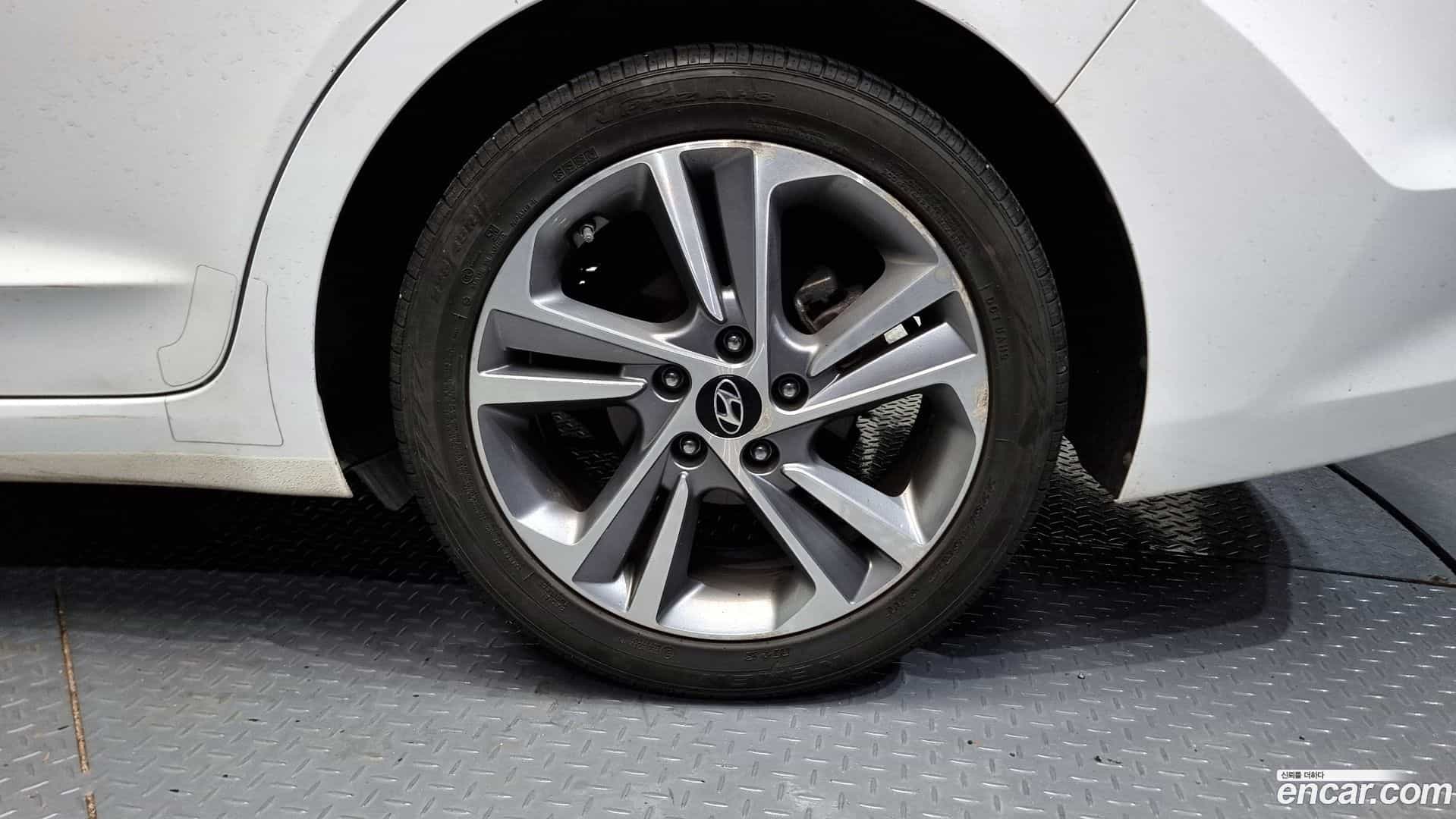 AVANTE Hyundai 2017.8-OUTER-031