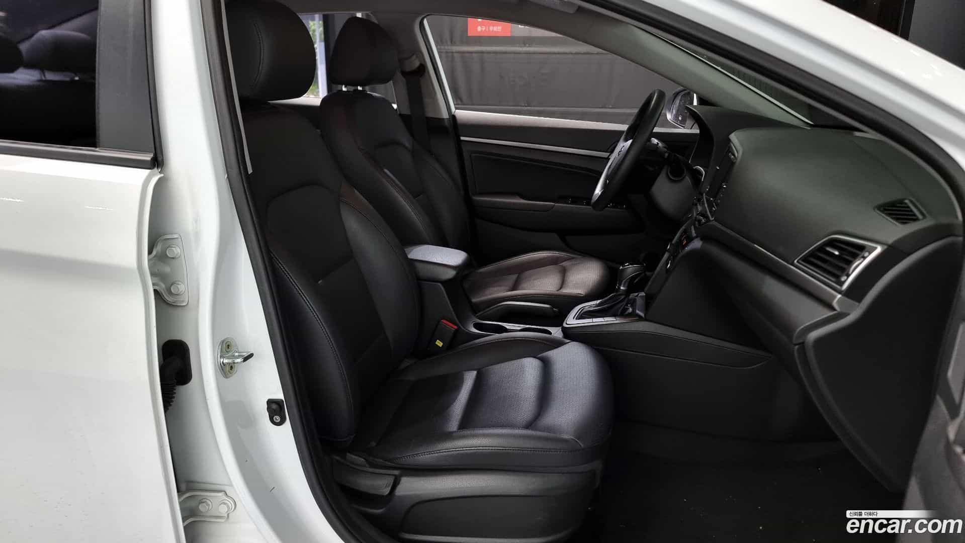 AVANTE Hyundai 2017.8-INNER-036