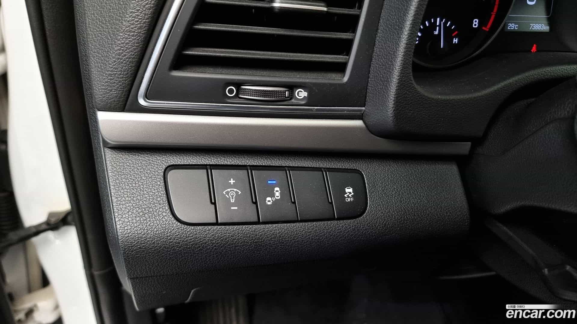 AVANTE Hyundai 2017.8-OPTION-040