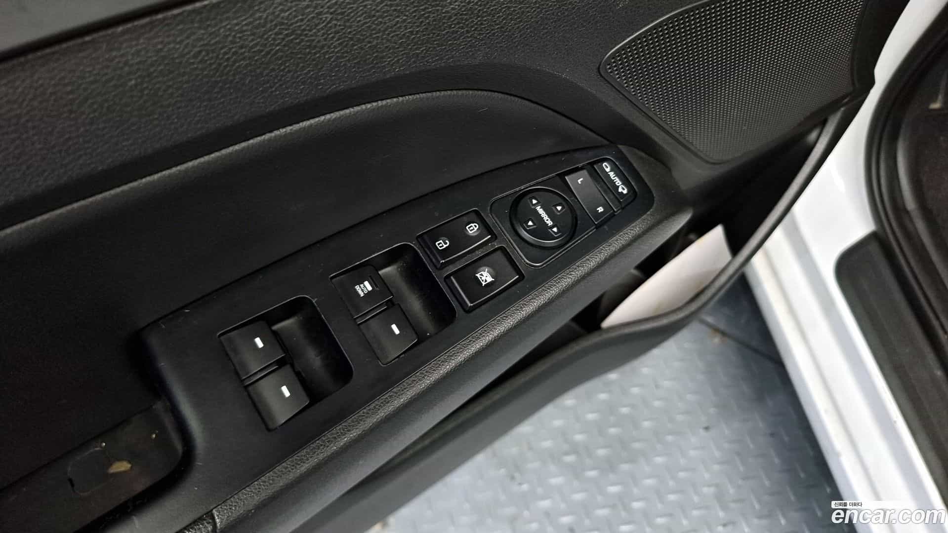AVANTE Hyundai 2017.8-OPTION-043