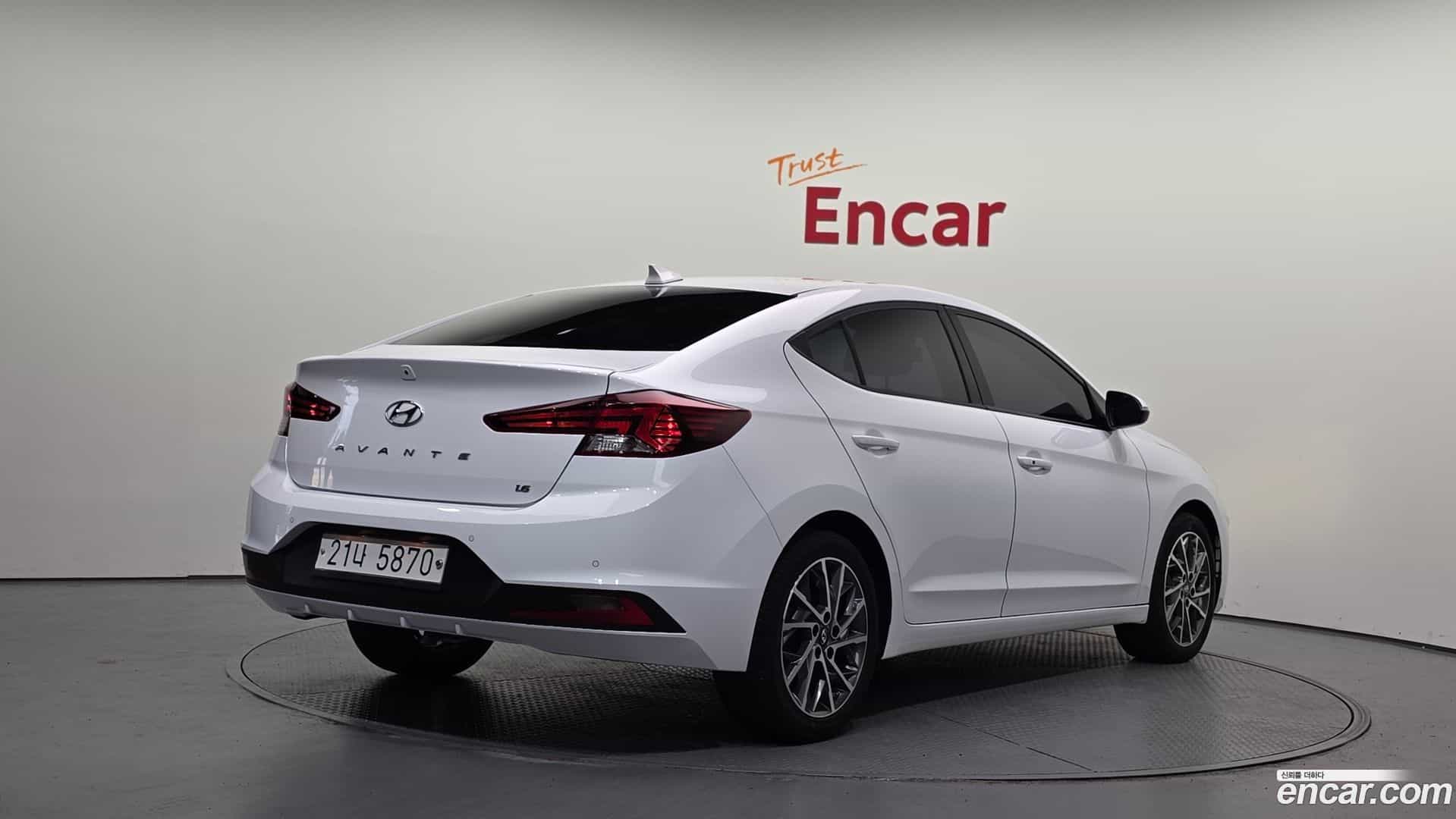 AVANTE Hyundai 2019.6-OUTER-002