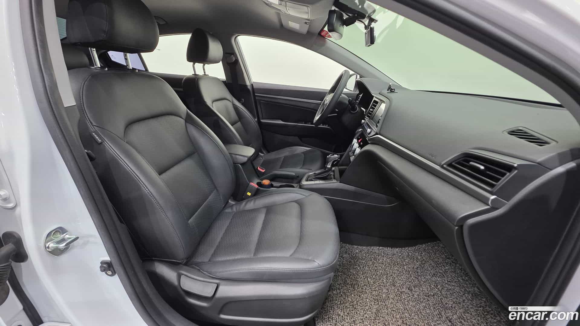 AVANTE Hyundai 2019.6-INNER-010