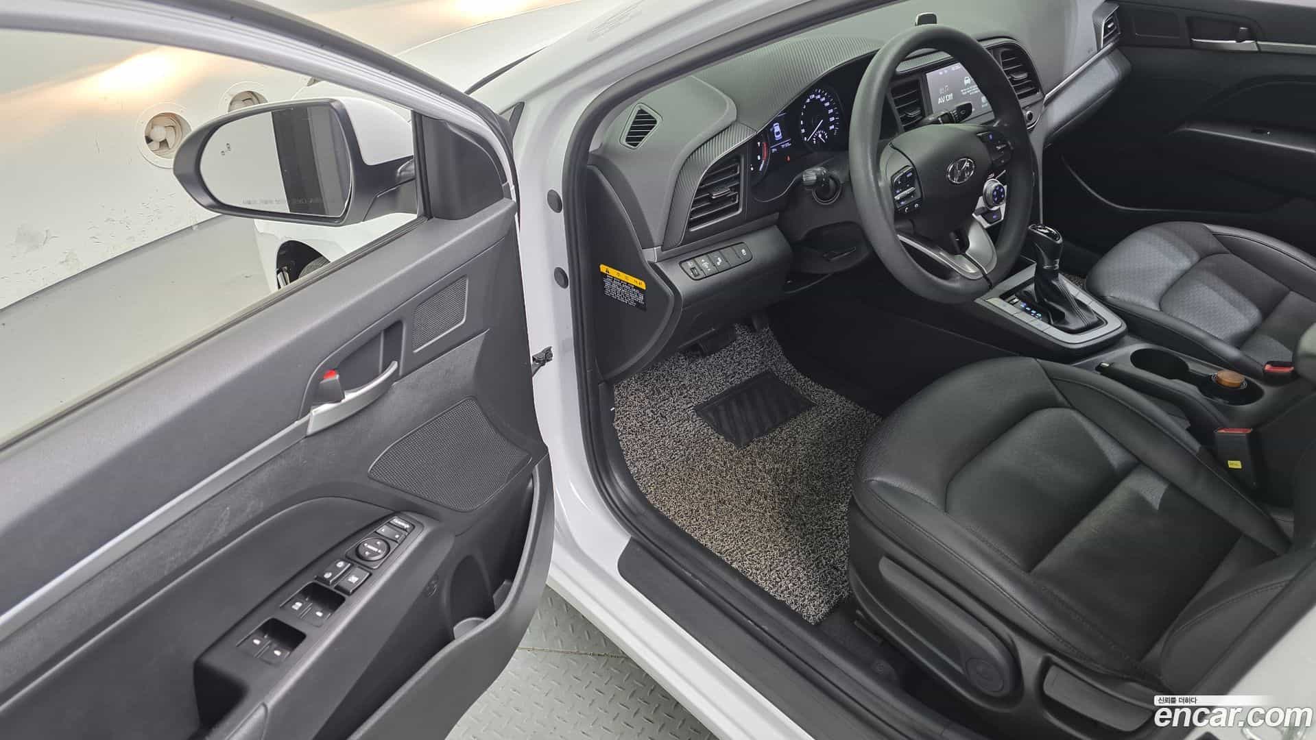 AVANTE Hyundai 2019.6-OPTION-015