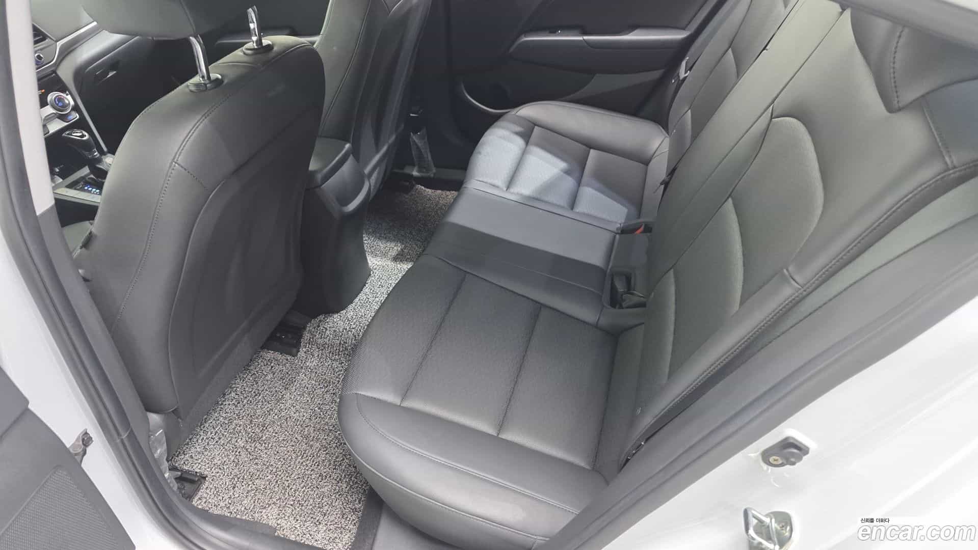 AVANTE Hyundai 2019.6-OPTION-023