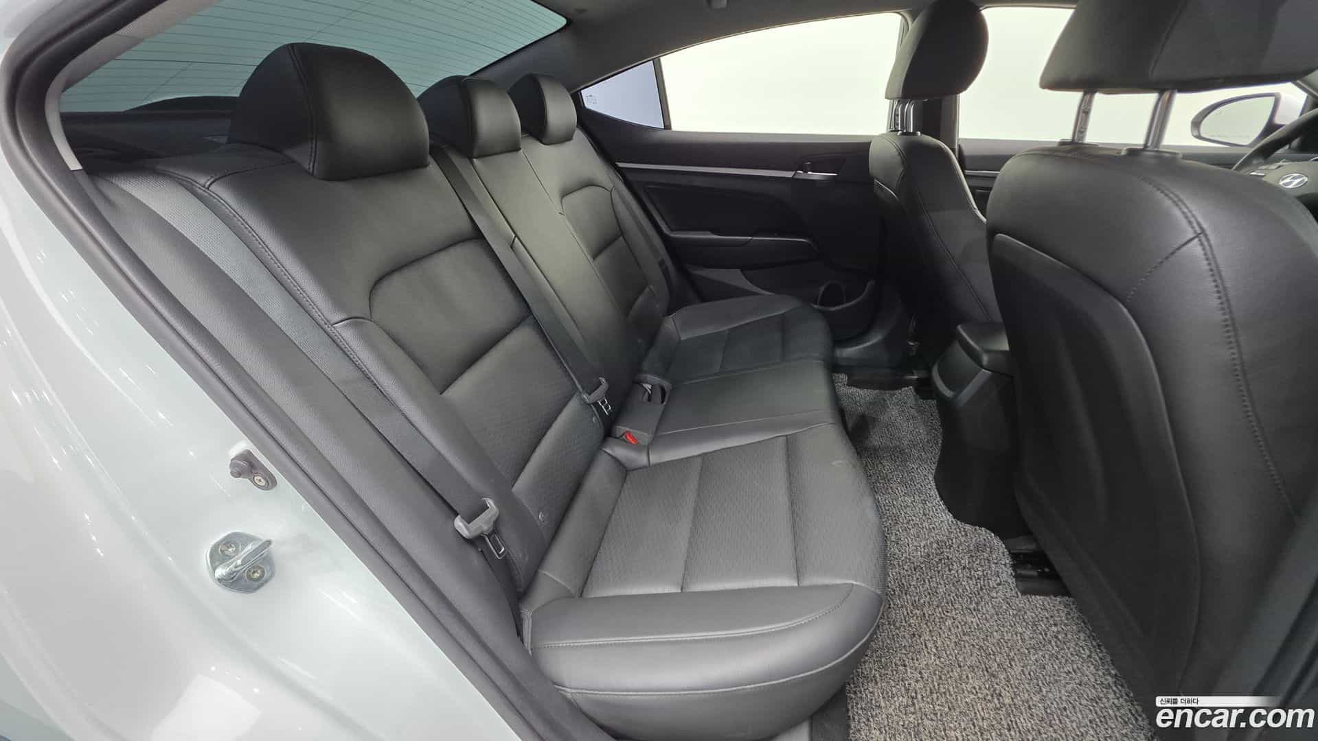 AVANTE Hyundai 2019.6-OPTION-024