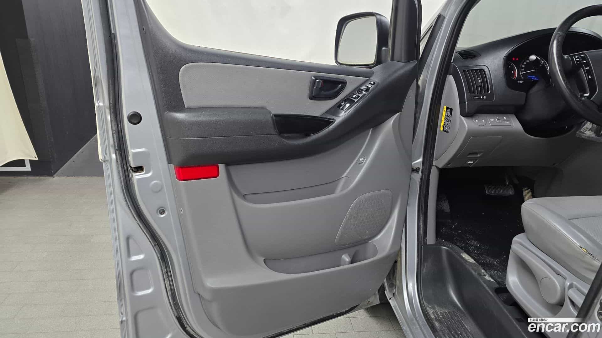 Starex Hyundai 2020.10-INNER-034