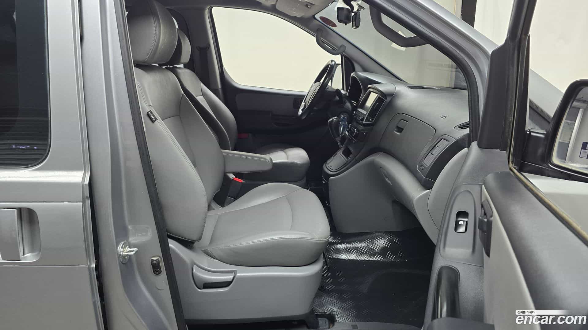Starex Hyundai 2020.10-INNER-036
